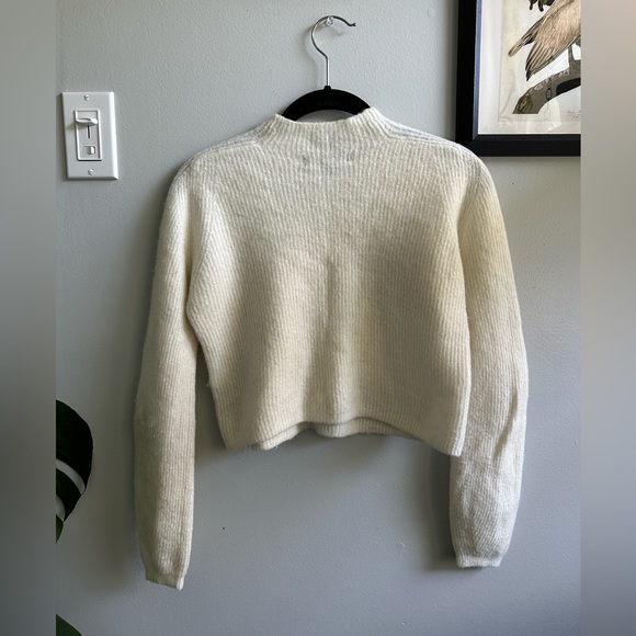 Banana Republic cream sweater - Picture 3 of 5